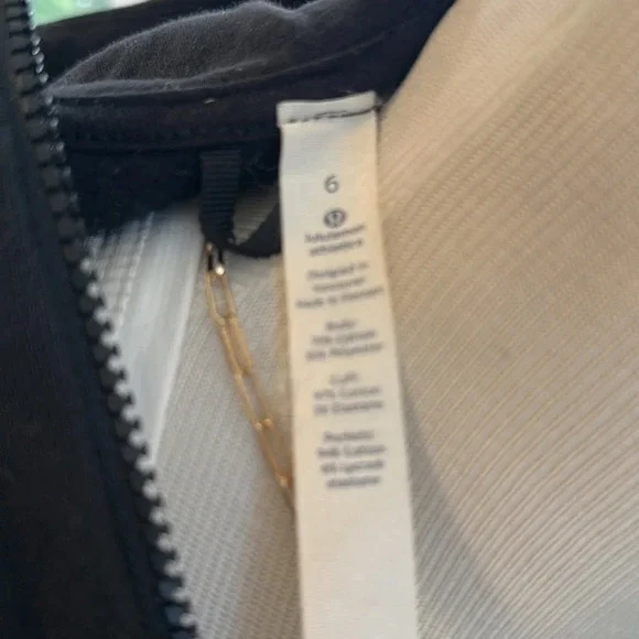 Lululemon Cropped Black Hoody, Size 6, Like New - Picture 6 of 8